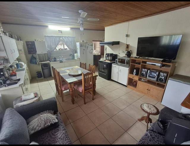 3 BEDROOM HOUSE FOR SALE IN GEORGE EAST